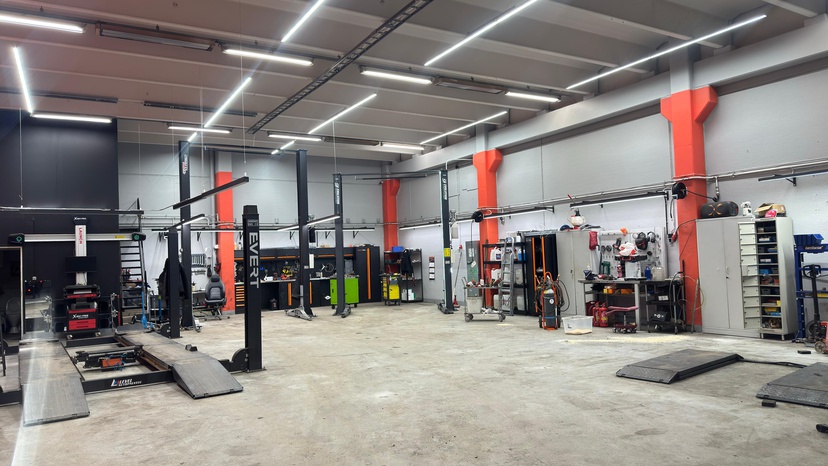 Kuva autohuoltoliikkeestä L E V E L  Autopalvelu Oy Tuusula